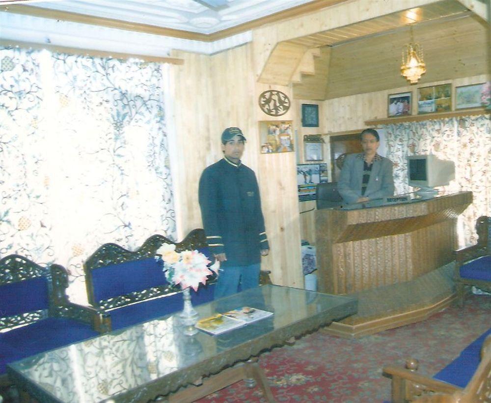 Hotel Zahgeer Continental - Srinagar Exteriér fotografie