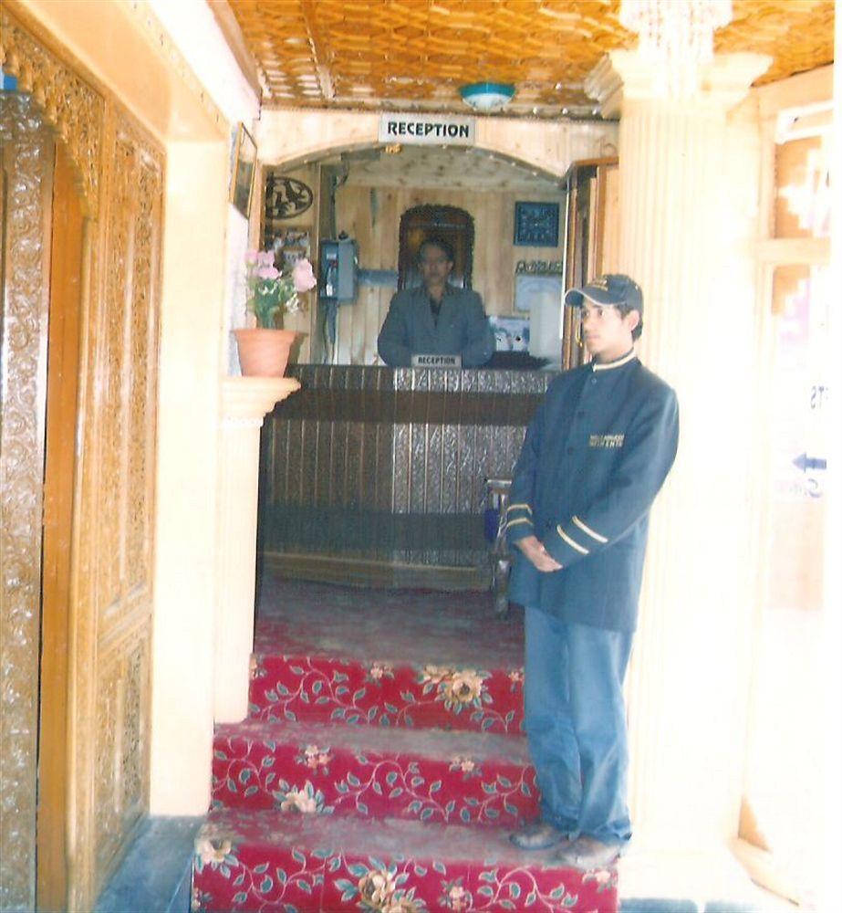 Hotel Zahgeer Continental - Srinagar Exteriér fotografie