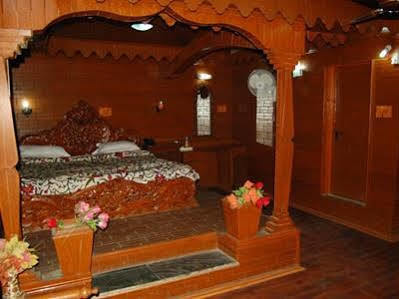Hotel Zahgeer Continental - Srinagar Exteriér fotografie