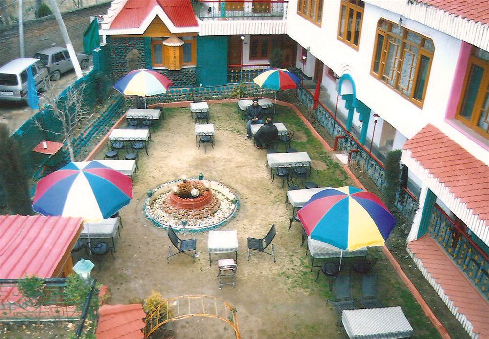 Hotel Zahgeer Continental - Srinagar Exteriér fotografie