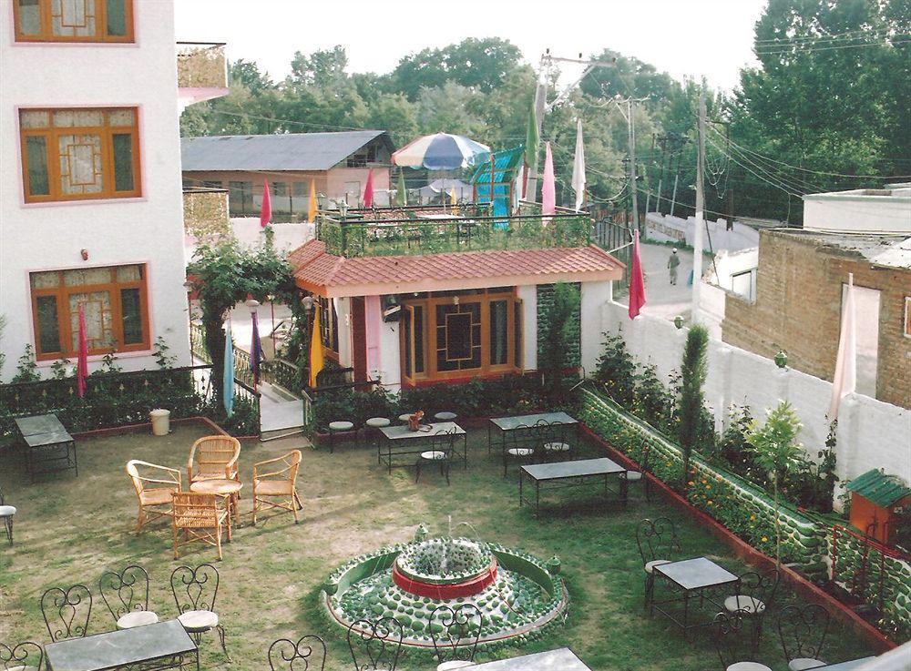 Hotel Zahgeer Continental - Srinagar Exteriér fotografie